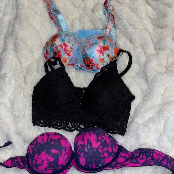 Nwt Victoria secret pink bras - Picture 1 of 2